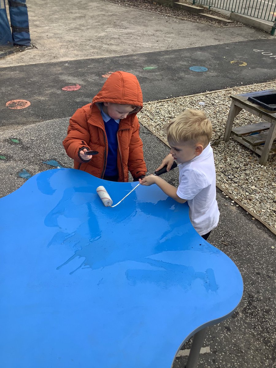 IPMATAshGrove's tweet photo. Lots of fun and gross motor development in nursery today using paint rollers and water! #AGPANursery #AGPAPhysicalDevelopment https://t.co/kEyiVXK5ub