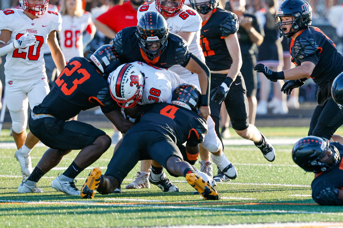 OsseoSports's tweet photo. Osseo Varsity Football vs Centennial last Friday. Game photos here as always. https://t.co/66k4ssLPmR @Osseo_Football https://t.co/9aqjyNnn8B