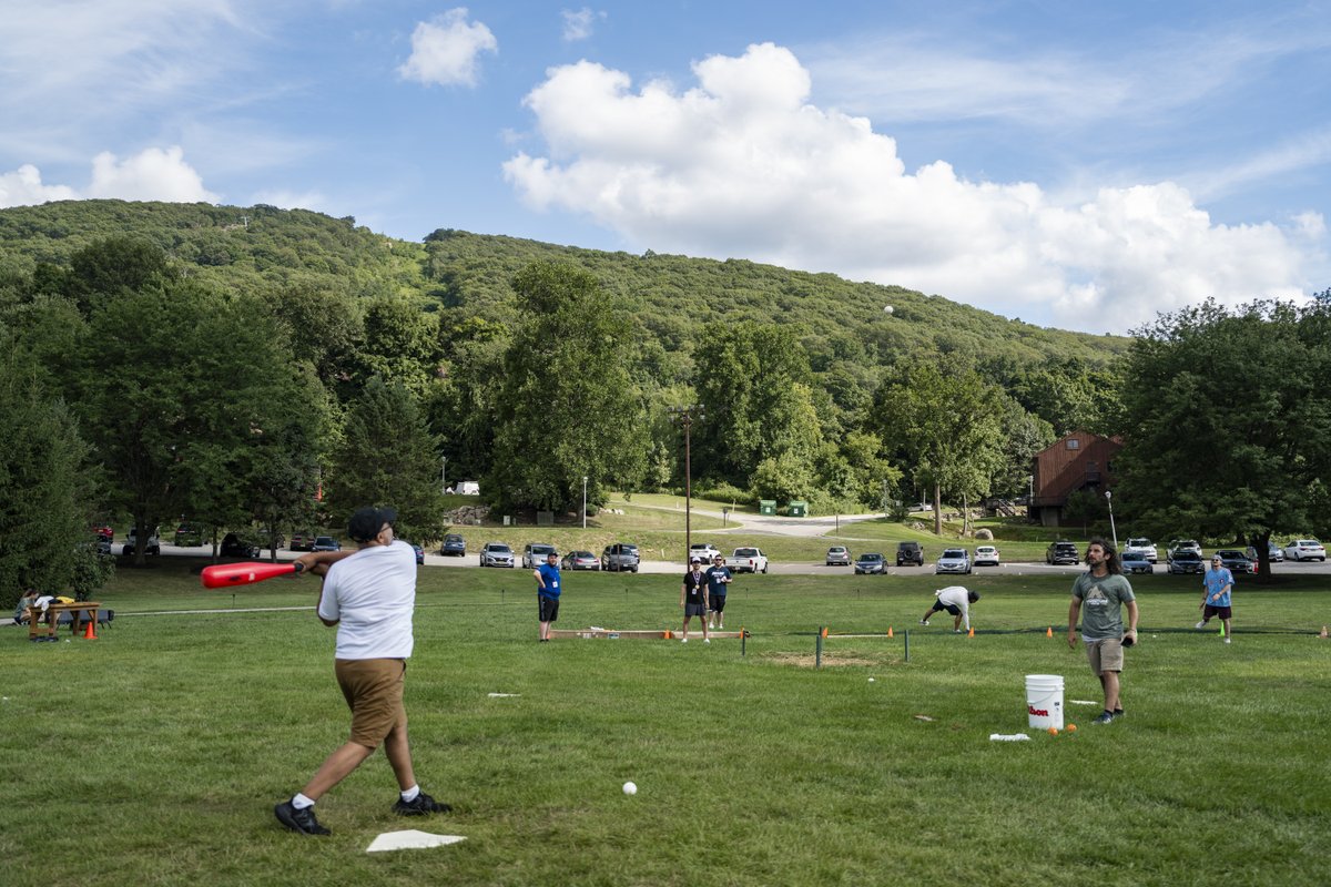 SMartinez207's tweet photo. Today marks my 1 year anniversary @UnderdogFantasy. In honor of that occasion, here I am hitting wiffle ball dingers at #CampUnderdog this past August. https://t.co/gDyj6CL2Hz