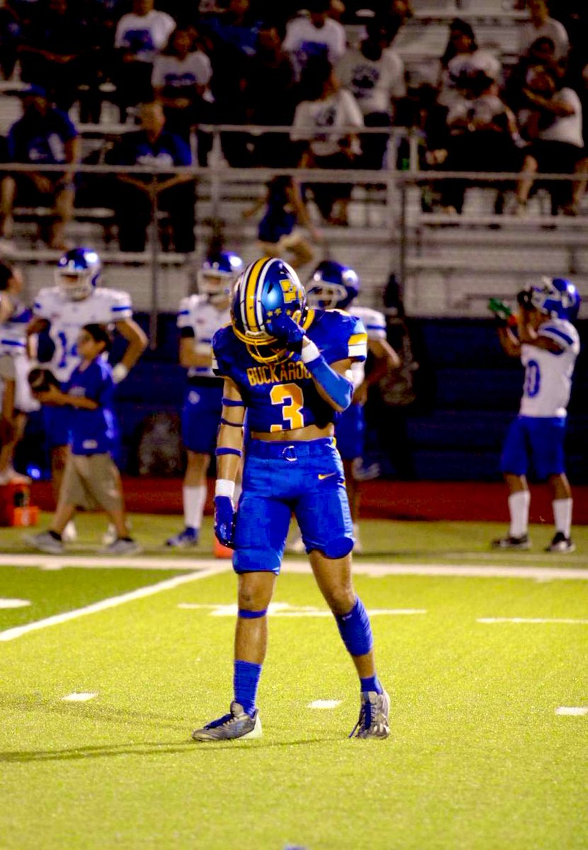 Agnt_NR3's tweet photo. skywalker🐾 #freer #noahrobledo #football https://t.co/qwLsoLd5Sr