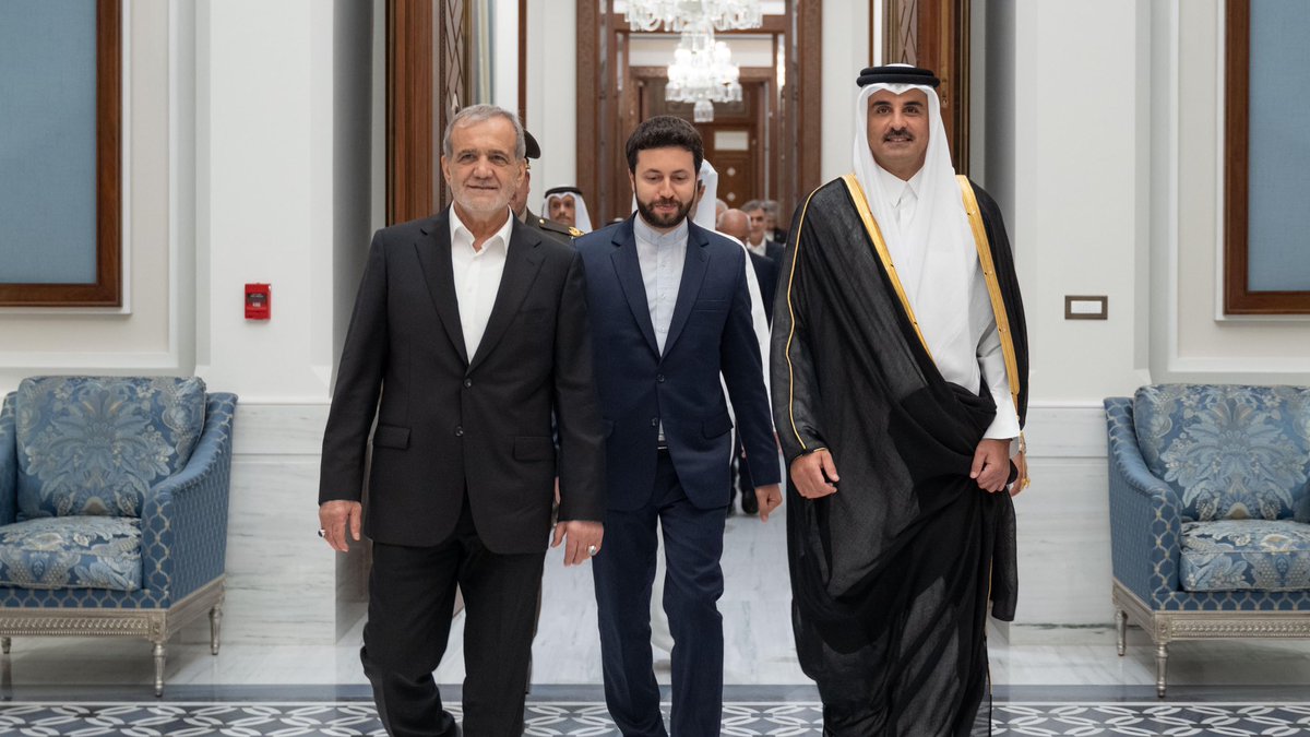 TamimBinHamad's tweet photo. سعيد باستقبال رئيس إيران مسعود بزشكيان. هذه الزيارة تعكس الرغبة المشتركة لبلدينا الشقيقين في مواصلة توطيد علاقات التعاون البنّاء على كافة المستويات. مباحثاتنا الثنائية اليوم في الدوحة تأتي في مرحلة دقيقة يمر بها الشرق الأوسط في ظل العدوان المتواصل على قطاع غزة والأراضي الفلسطينية المحتلة ولبنان وتزايد وتيرة التصعيد في المنطقة، وستواصل دولة قطر مساعيها وجهودها الرامية إلى تحقيق الأمن والاستقرار والسلام المنشود في المنطقة والعالم.