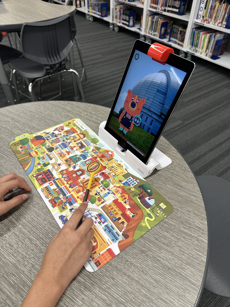 MrsSporrer's tweet image. We are having so much fun with our travel Makerspaces! #gcisdlib #slexd