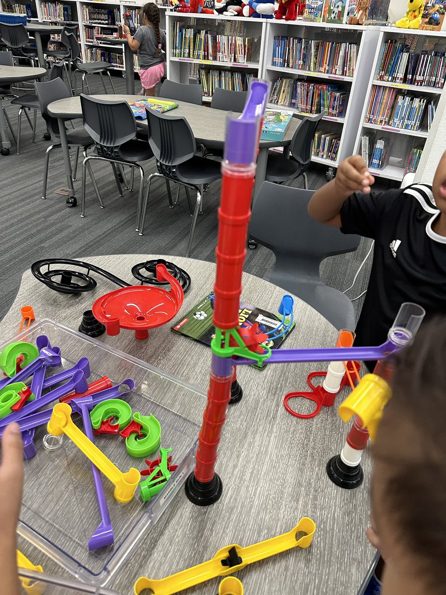 MrsSporrer's tweet image. We are having so much fun with our travel Makerspaces! #gcisdlib #slexd