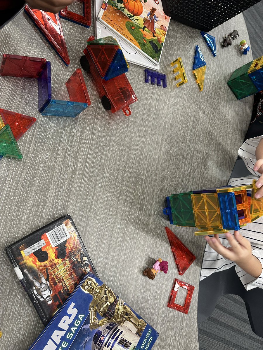 MrsSporrer's tweet image. We are having so much fun with our travel Makerspaces! #gcisdlib #slexd