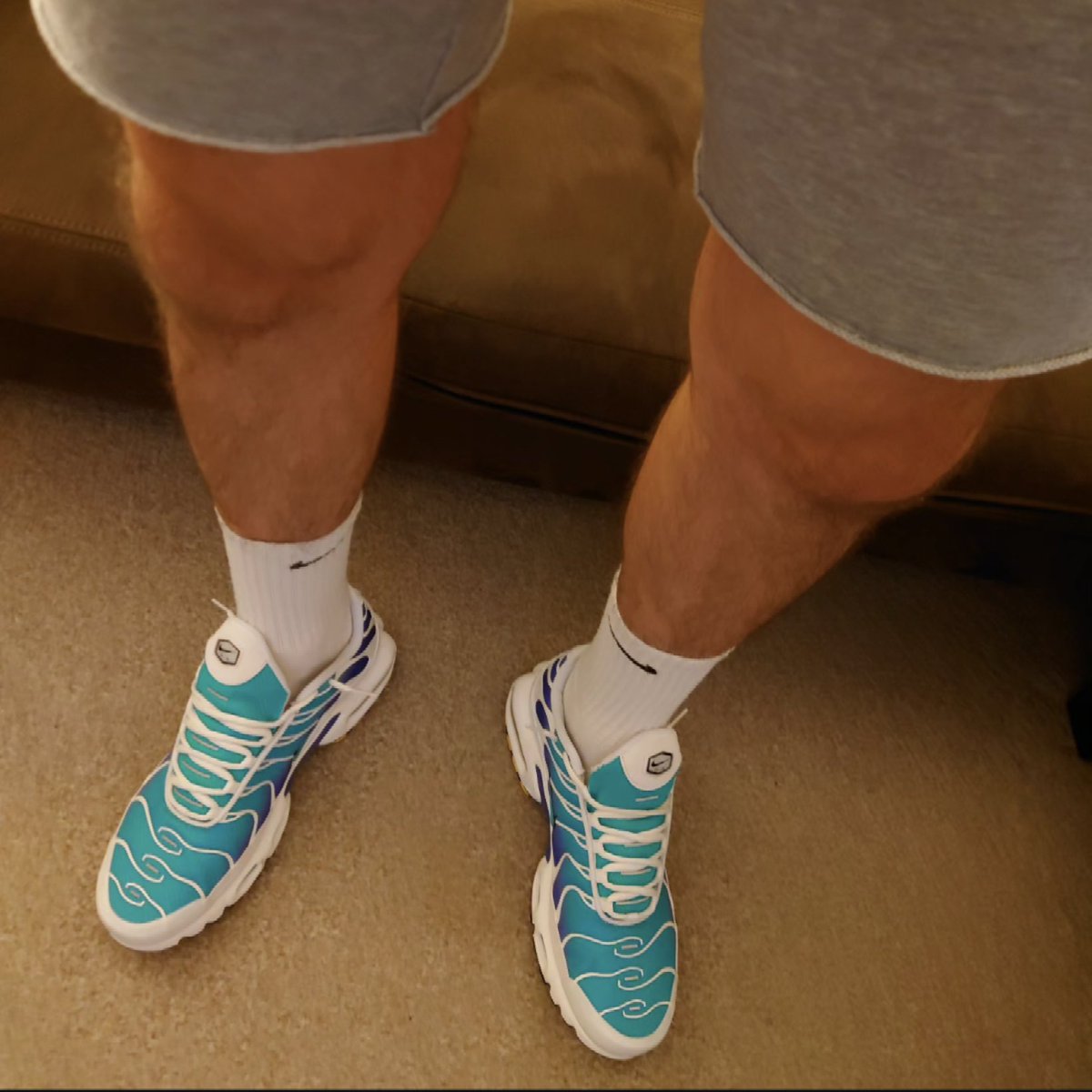 willspilsbury's tweet photo. I tried literally every single filter there is! But not one made these TNs look any better than au naturel ππ€© #airmaxplus #aquablue #niketn #whitesocks #nikesocks #legsout #kotd #nofilter #rawimage #unedited https://t.co/vhyMEGF5O6
