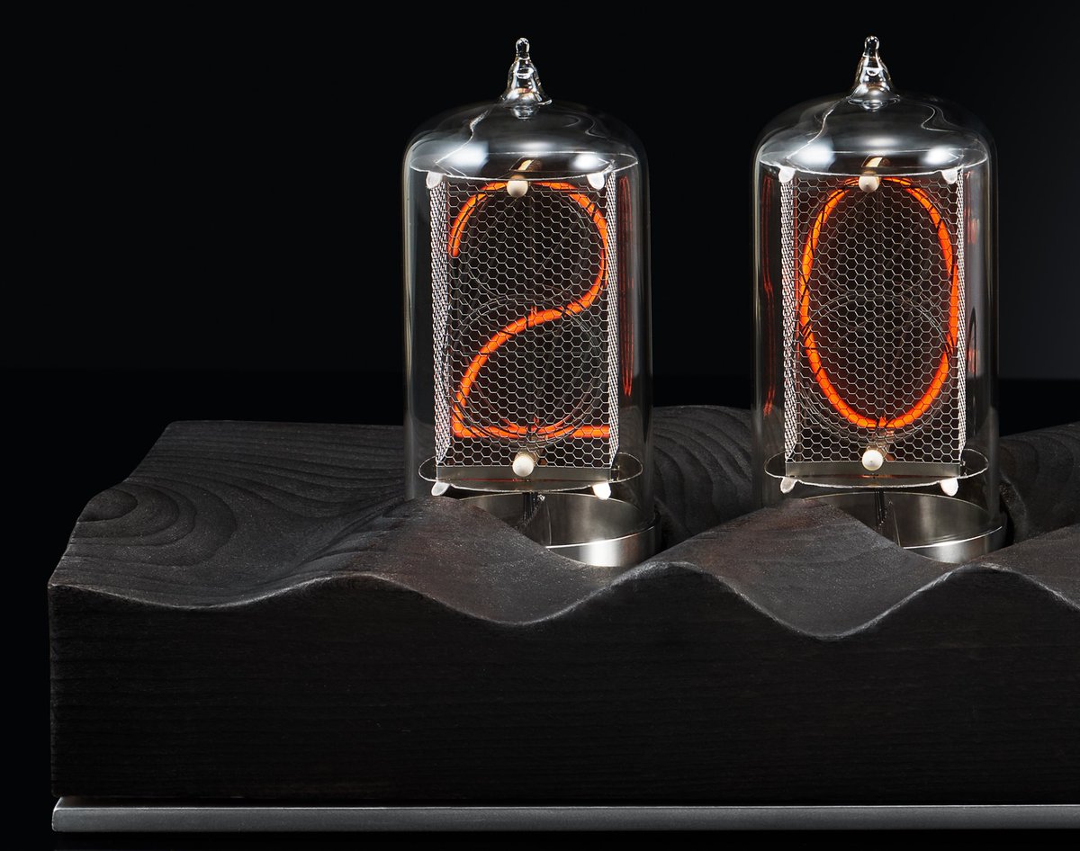 RC_Sterling's tweet photo. Nixie clock no. 3 is made from carve beech which is then burnt and waxed. #nixie #nixieclock https://t.co/mEqiGRTXnd