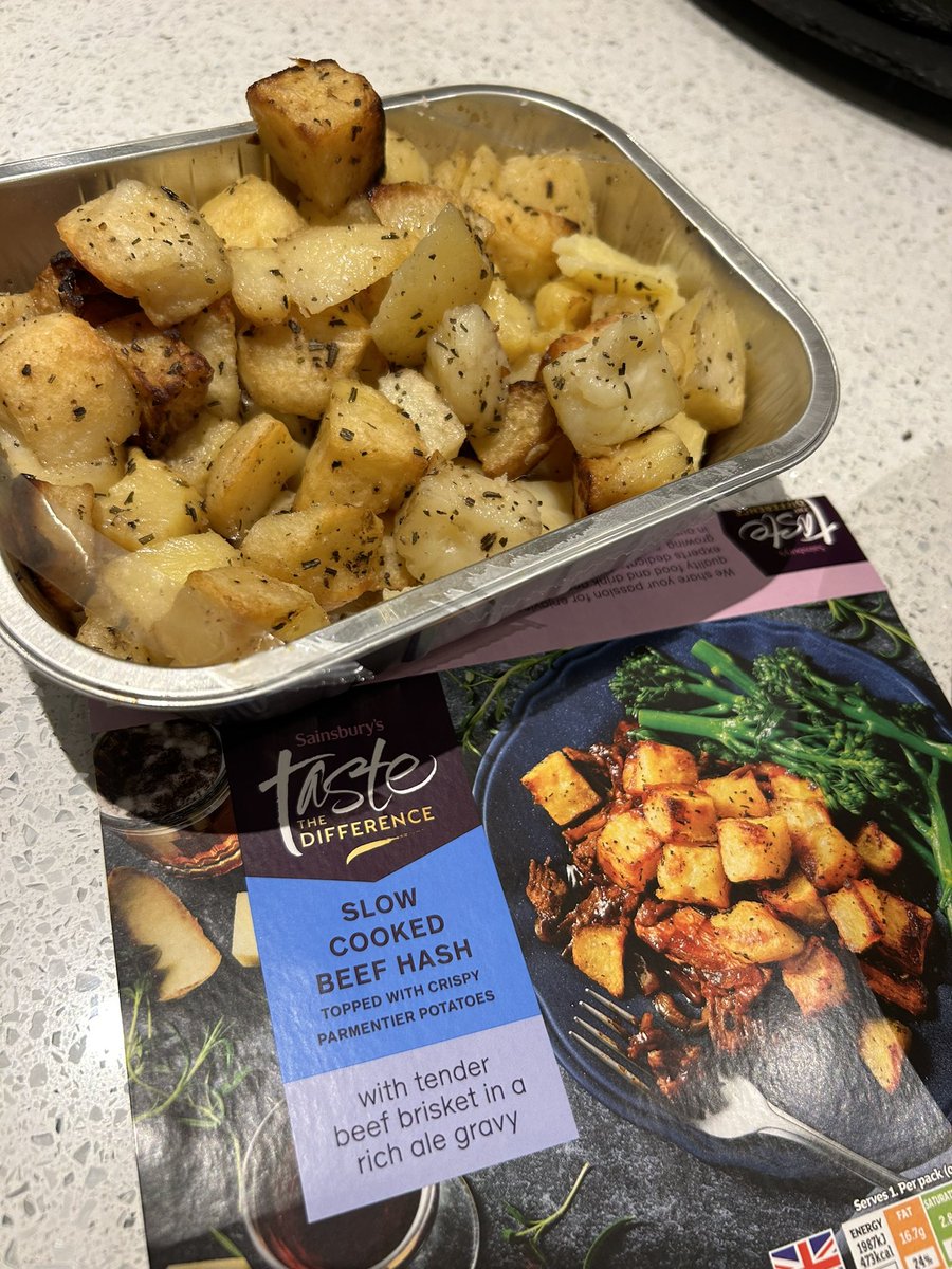 swma's tweet photo. @sainsburys just taken my meal
out of the oven and very disappointed. Can you see what might be missing? https://t.co/6aU3JpJlcr