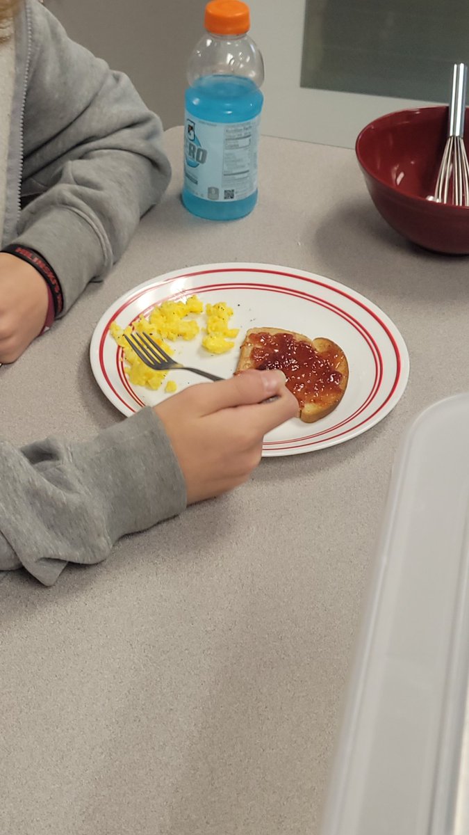 Anderson_FCS's tweet photo. Scrambled eggs were a hit for day 2 of #BreakfastWeek. Stay tuned for more yummy meals. #CookingClass #AHSisFamily https://t.co/brq3uFwYVb