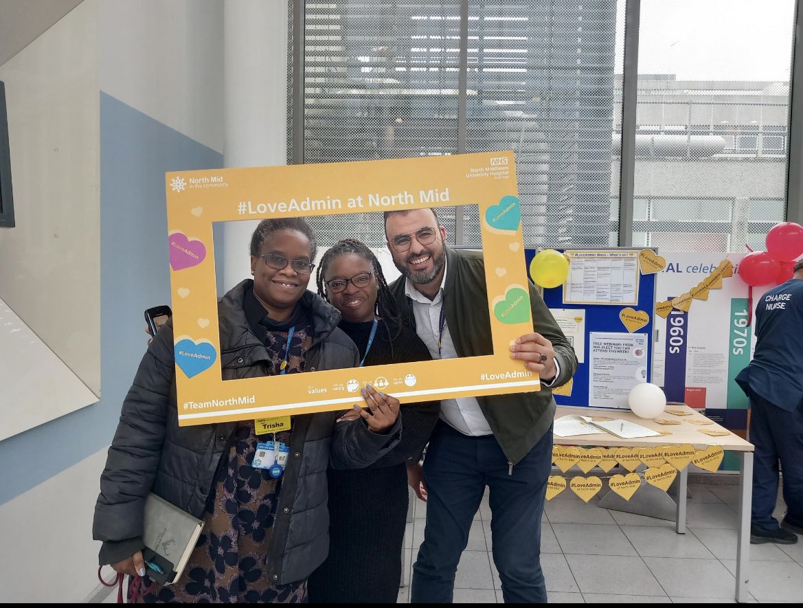 Kerry Bradley 💛 tweet media