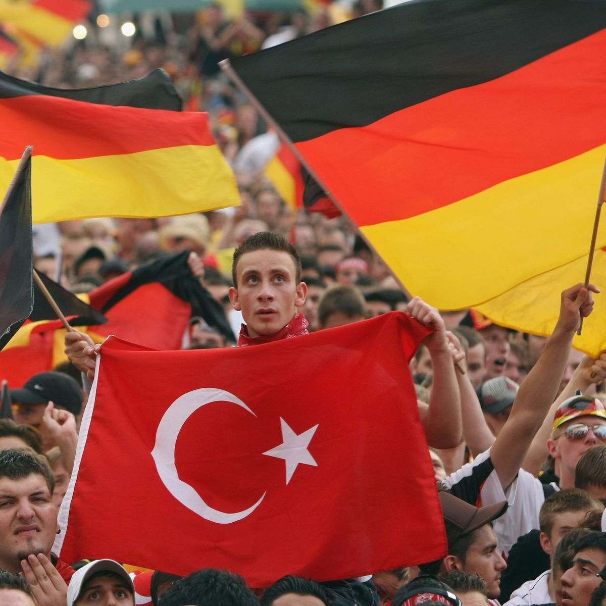 NewsAlgebraIND's tweet image. BIG NEWS 🚨 Germany to deport thousands of Turkish citizens.

Germany FINALLY wakes up !! 

13,500 Turkish citizens will be deported from Germany to Turkey, according to a news report.

They were seeking refuge in Germany while many of them were involved in criminal activities.…