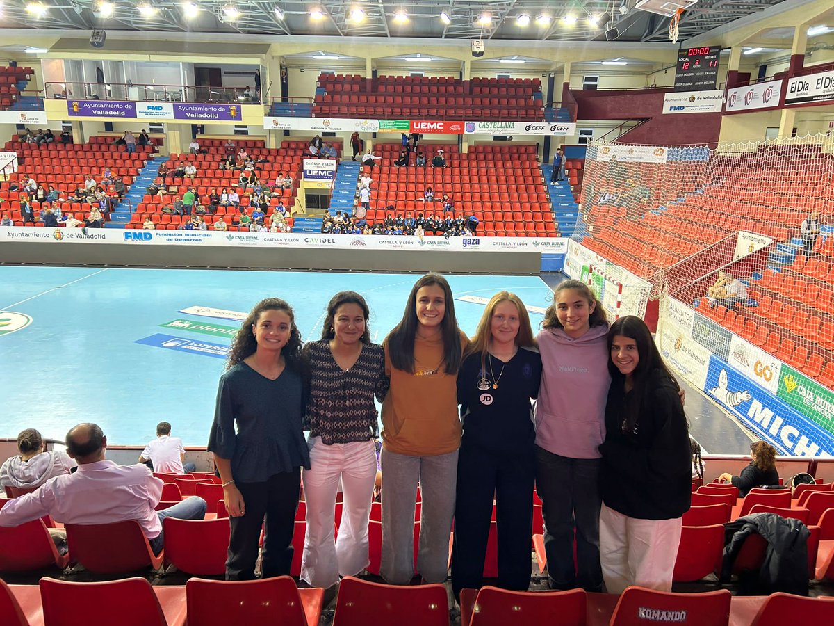 💜💙 Varias jugadoras del #RVSimancas han acudido a Huerta del Rey para apoyar al <a href="/BmAulaCultural/">CD Balonmano Aula</a>

¡Mucha suerte para esta temporada!