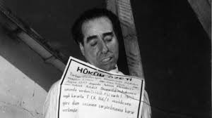 Sevgili Elif ben de eski ismi tweet silme, paylaşım silme adeti yoktur.

Bunlar burda X'in sunucuları patlayıncaya kadar kalacaktır inan bana.

Bekliyorum seni özlemle, elin boş gelme tamam mı ey sevgili.