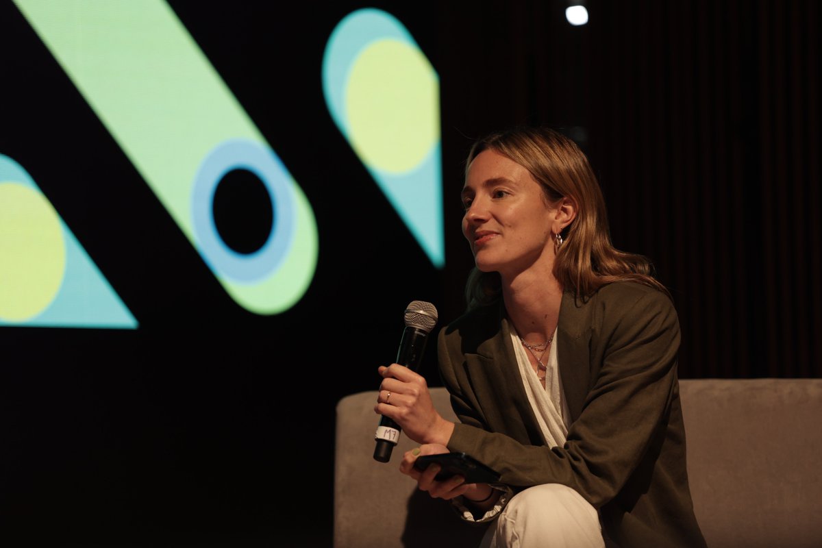 Ariel Sbdar de <a href="/cocoscap/">COCOS</a>, Valentina Aragona de <a href="/complif/">Complif</a>, Carlos Marmolejo de <a href="/FinsusApp/">FINSUS</a> y Gabriele Zuliani de <a href="/Bitso/">Bitso</a>, en la sesión “Del B2C al B2B: desafíos y oportunidades del consumer al business” nos hablaron de las transiciones y oportunidades entre estos modelos de negocio.