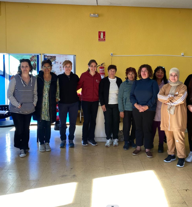 RuraldomusNav's tweet photo. Desde el aula de la Sakana agradecemos enormemente la asistencia de Dátiva Gallego Montero, actual trabajadora familiar del Servicio de Atención Domiciliaria (SAD). 

Gracias a ella, y su experiencia de más de 25 años, las alumnas han podido conocer a fondo este servicio. https://t.co/KDlwnKclby