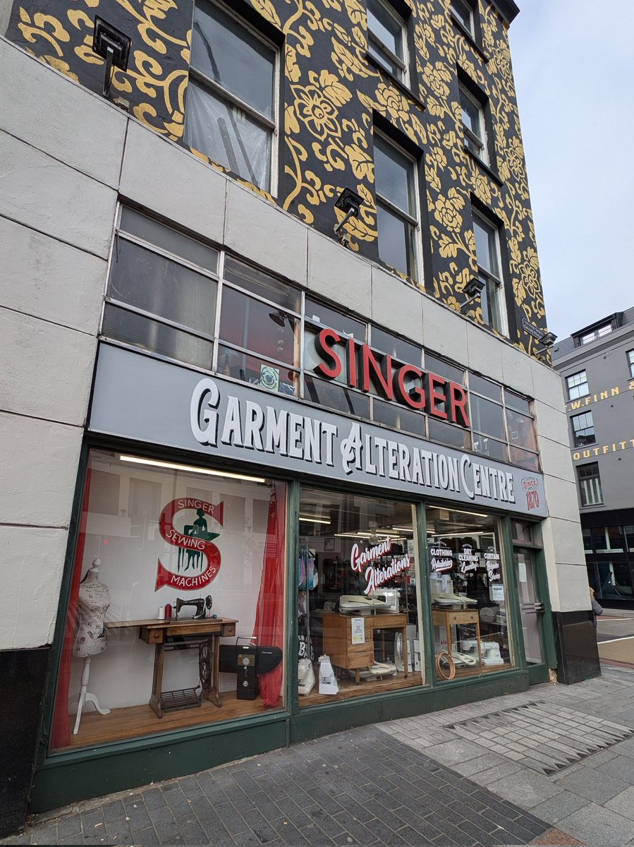 mairtinofaolain's tweet image. The Singer #SewingMachine Shop, Cork. #TraditionalSignage