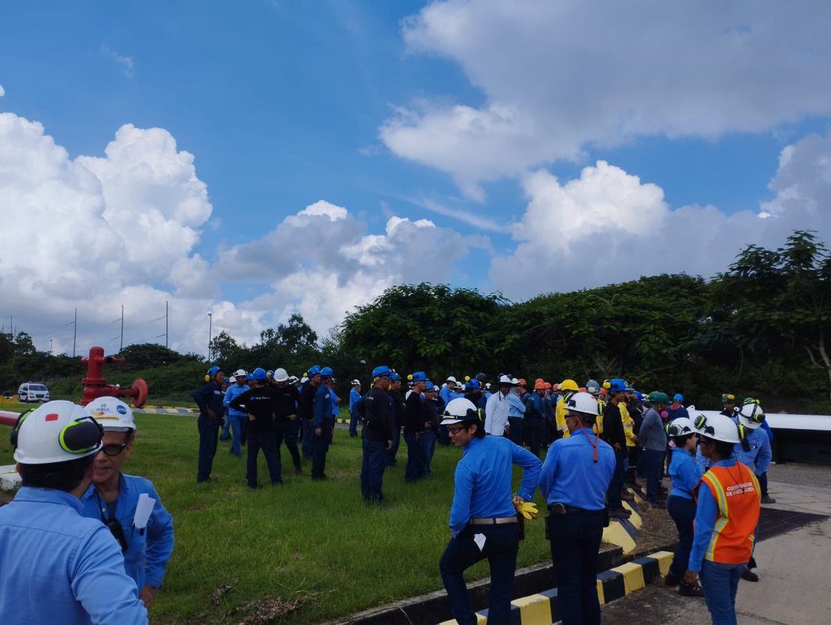 APELLBaq's tweet photo. ⚠️ Hoy participamos en el #SimulacroNacional en conjunto con las empresas ubicadas en el Corredor Industrial de la Calle 18 de #Soledad el @Bomberossoleda1 y la @soledadalcaldia con un vendaval en esta zona de nuestro territorio.
#JuntosPorLaVida
@UNGRD https://t.co/WapUgY9Yqw