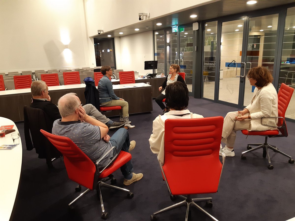 Hoe gaan je in gesprek met elkaar? <a href="/noelleaarts/">noelle aarts</a> nam de raadsleden van regio Nijmegen vanavond mee in de theorie van de dialoog. Nu in kleine groepjes aan de slag met een trainingsacteur. Het geleerde oefenen en in praktijk brengen! Bedankt <a href="/bergendalgem/">Gemeente Berg en Dal</a> voor de gastvrijheid!