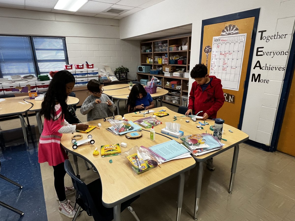 Cmarquez_EES's tweet photo. STEAMing through fall intersession! We’ll see who wins the car race tomorrow. 🏎️ #allin #Escontrias_SA #eela https://t.co/o9Y0ehvOc6