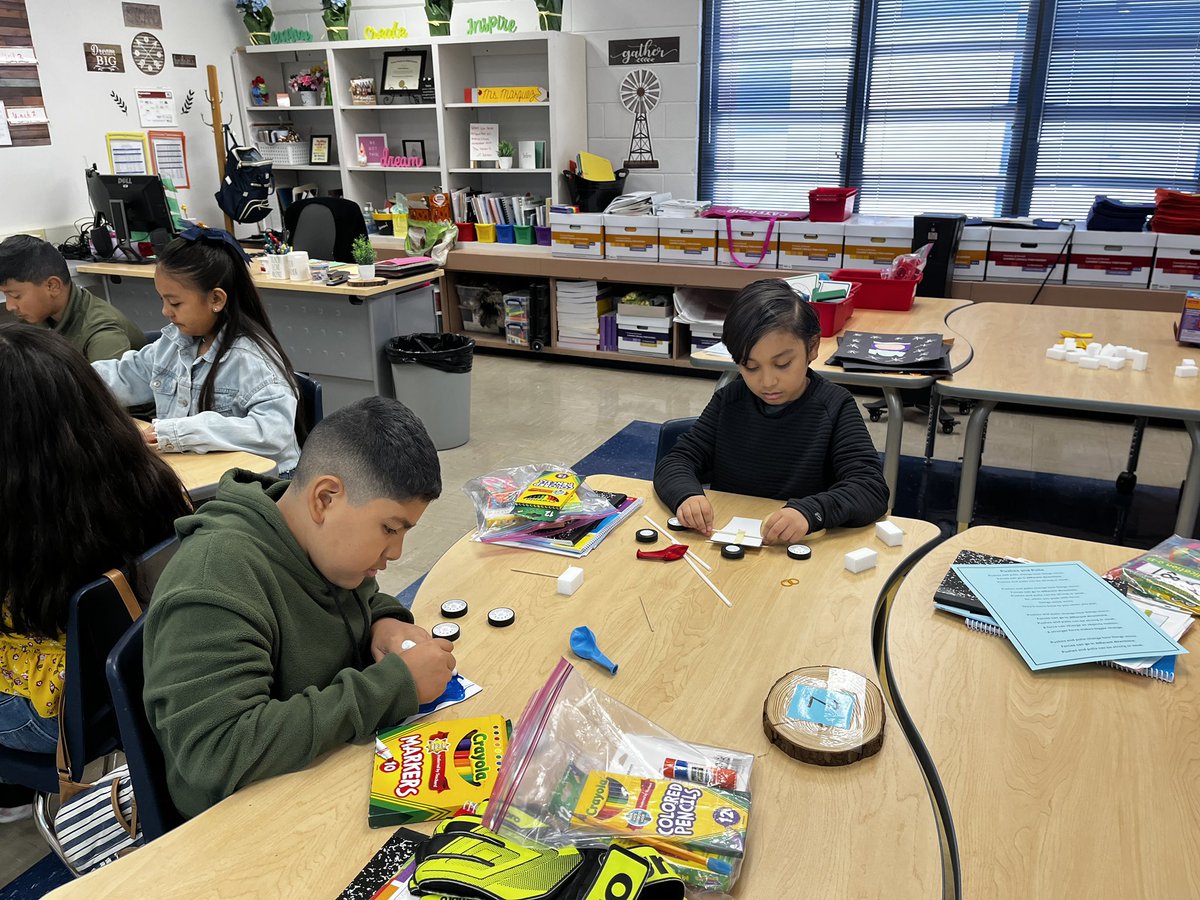 Cmarquez_EES's tweet photo. STEAMing through fall intersession! We’ll see who wins the car race tomorrow. 🏎️ #allin #Escontrias_SA #eela https://t.co/o9Y0ehvOc6