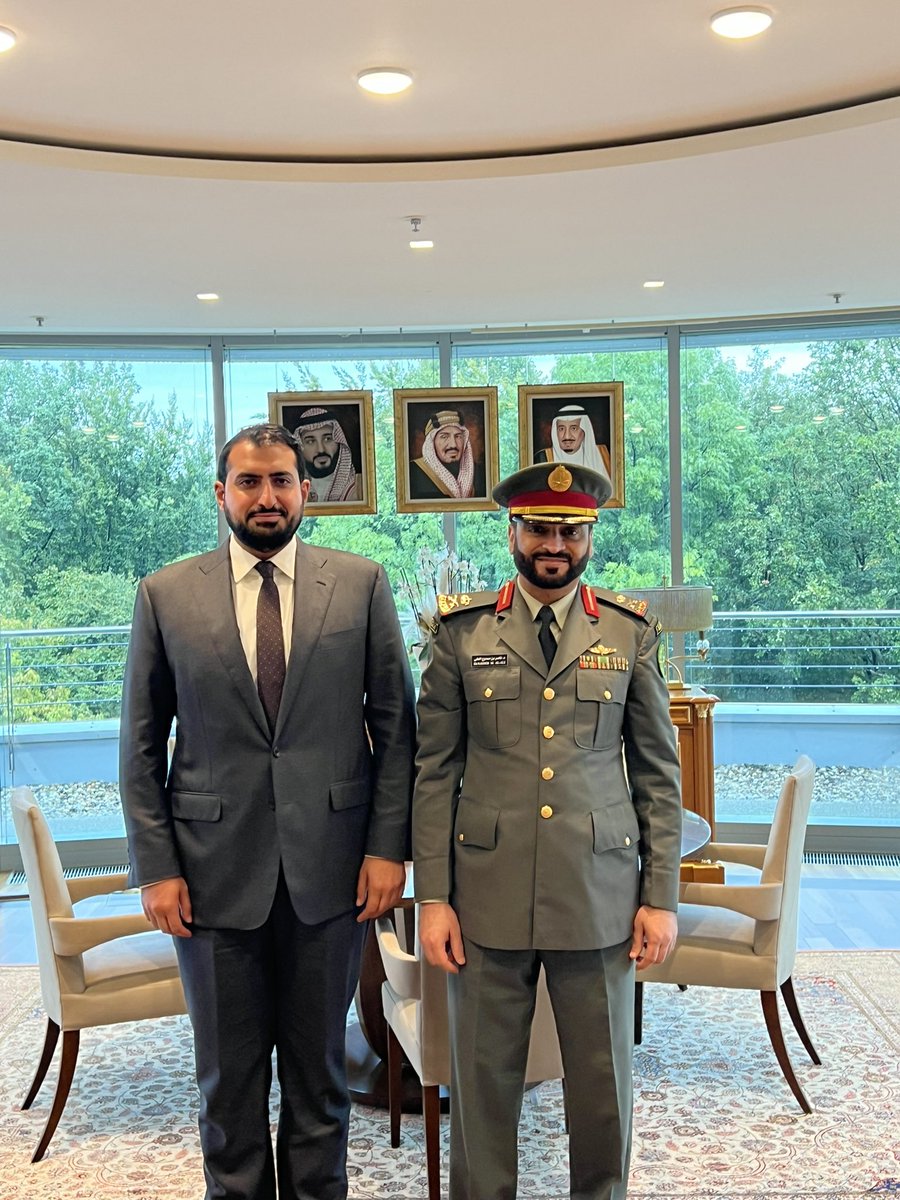 KSAembassyDE's tweet photo. قلد سمو السفير @aksa_alsaud في مقر السفارة الملحق العسكري اللواء  ركن الدكتور/ناصر بن ممدوح العلي رتبته الجديدة بعد صدور الأمر الملكي الكريم القاضي بترقيته إلى رتبة لواء ركن. https://t.co/rWrs92oOUI
