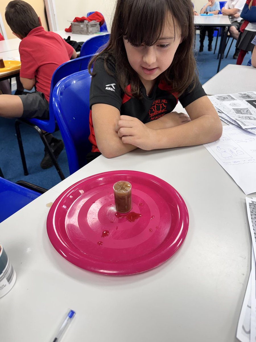 SuperScientist2's tweet image. Coke and mentos experiments today at Brooke Hill Academy 💥🧨 #primaryscience #makingsciencefun