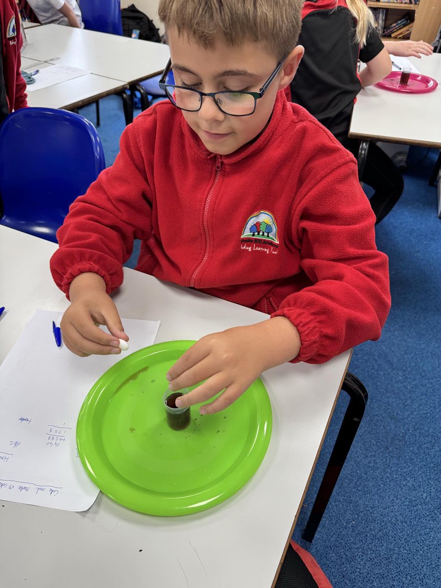 SuperScientist2's tweet image. Coke and mentos experiments today at Brooke Hill Academy 💥🧨 #primaryscience #makingsciencefun