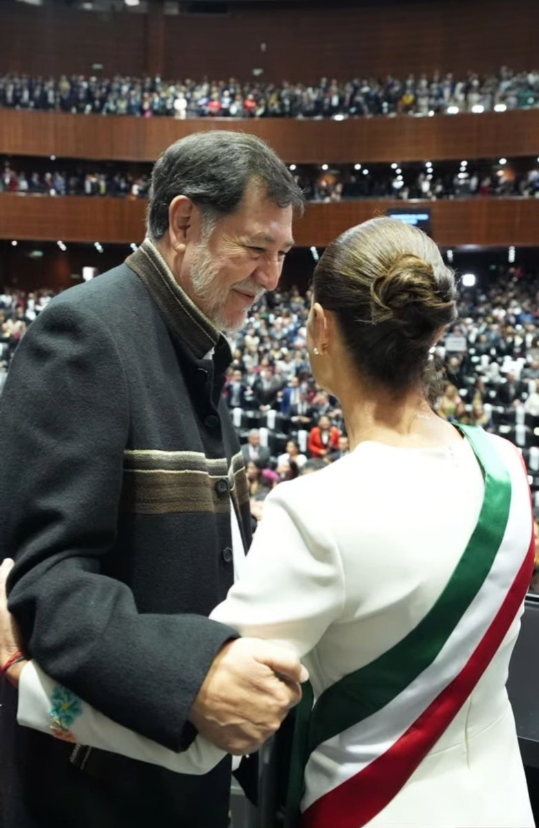 luisrodacot's tweet photo. #ClaudiaPresidenta 
Listo el relevo para el 2030 👊🏼👊🏼
Aunque a muchos no les guste, aquí los dos personajes que comandaran el país los próximos 12 años.
 A 🥚!  👊🏼👊🏼 https://t.co/u80eOIlNOe