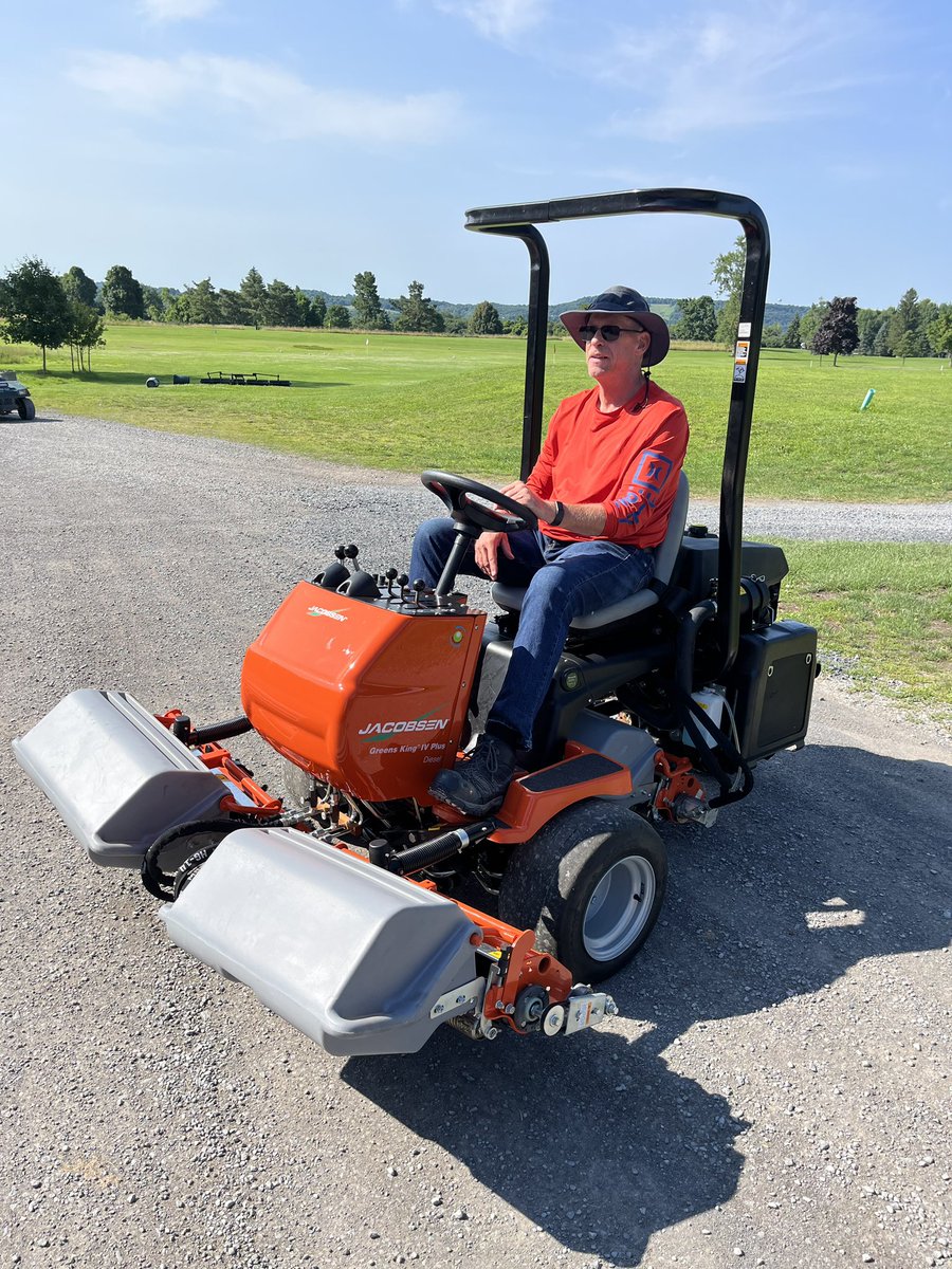 MTEequipment's tweet photo. Keeping Greens Pristine ⛳
The City of Watertown Thompson Park Golf Course has been keeping their greens in top shape with this Greens King IV Plus.
#cityofwatertown #jacobsenmower #greensking #turfcare #golfcourse #golfcoursemaintenance #MTEequipment #watertownny https://t.co/ityUqyVkZq