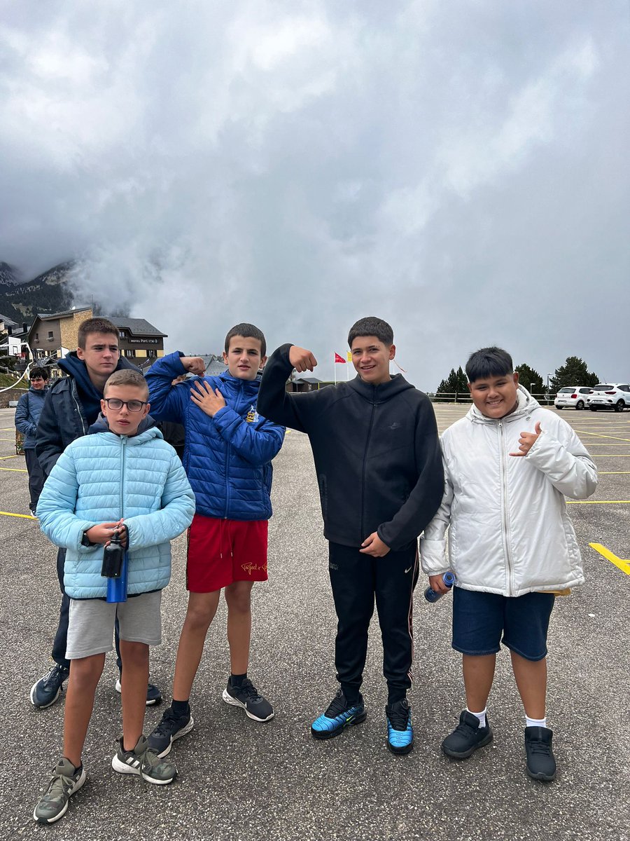 #convis2eso Avui alguns alumnes han anat passejant fins el mirador. Hem aprofitat el forat que ens ha permès el temps!