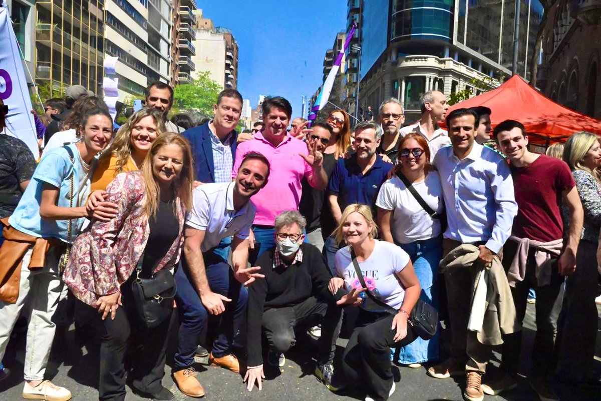 ramonjmestre's tweet image. #MarchaFederalUniversitaria en Córdoba, por un sistema educativo que se defiende de manera transversal. Sin financiamiento a las universidades de nuestra querida Argentina, no hay presente ni futuro posibles. Es muy bueno encontrarnos con tantos amigos que defienden esta causa.