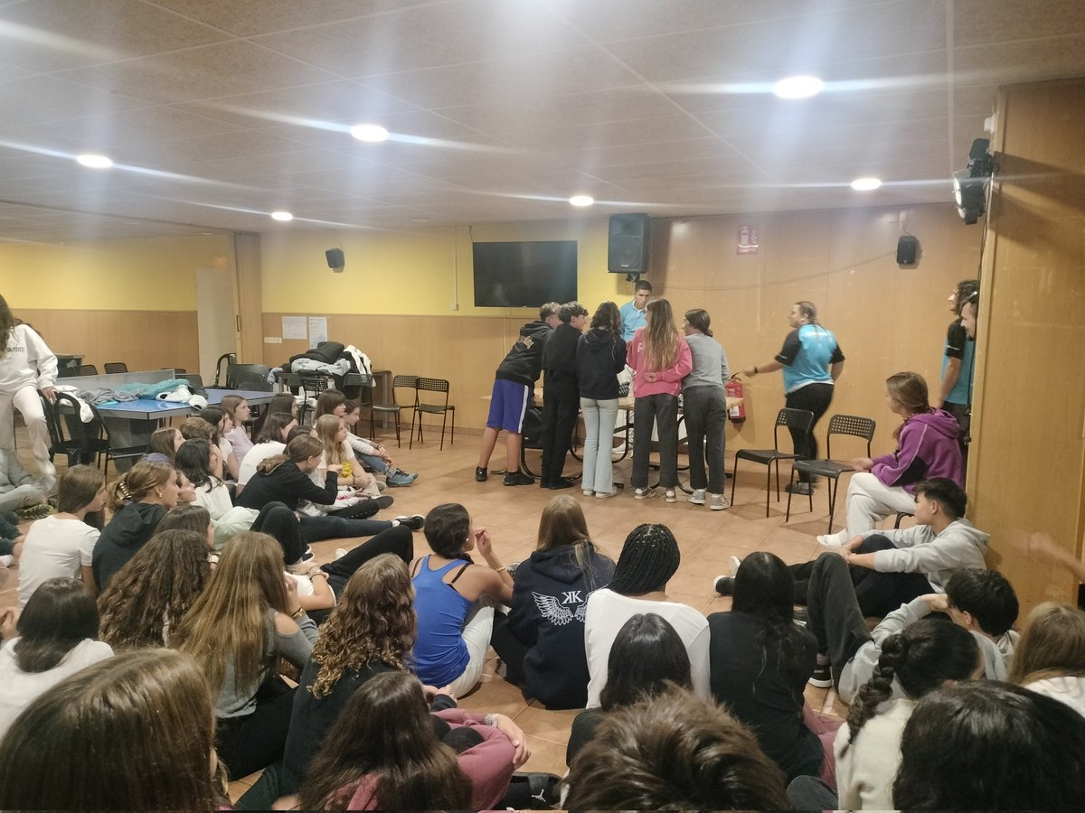 #convis2eso el temps no ens respecta la nit i els jocs de nit són interiors... Toca salseoooooo!