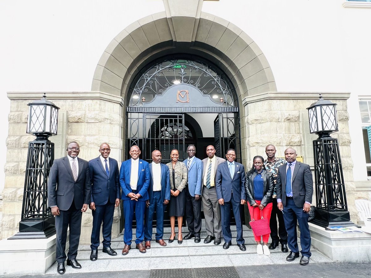 This afternoon, I had a very cordial meeting with the leaders of the staff associations at Makerere University. We discussed staff welfare, particularly the harmonisation of salaries. It was a great joy to once again take photos in front of the newly constructed Main Building.