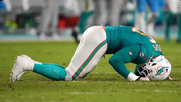 Dolphin_Nation's tweet photo. BREAKING: Jaelan Phillips has announced that his knee injury is season-ending and it will require reconstructive surgery https://t.co/XP1itCk8RU