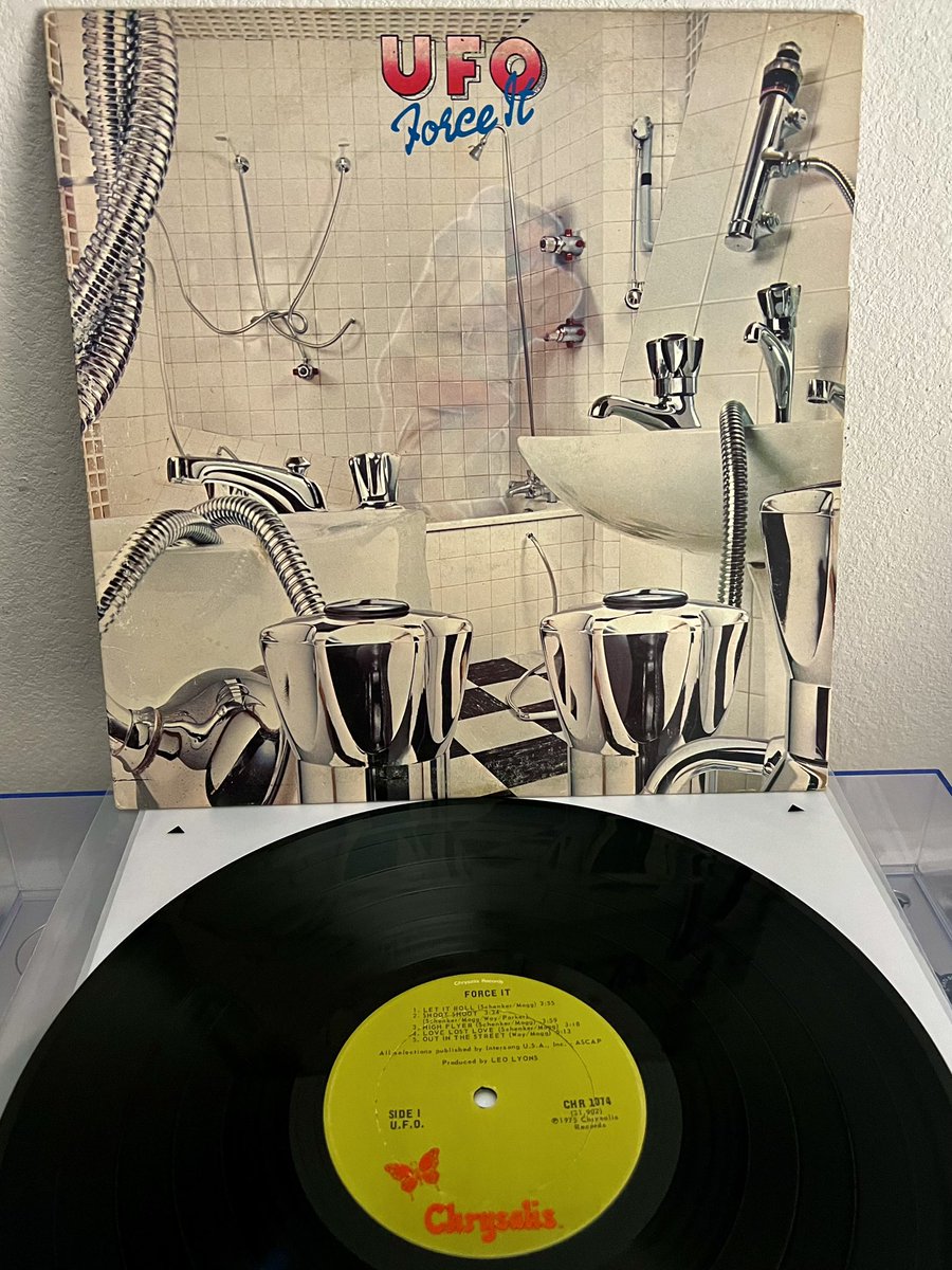 MoKnowsMetal's tweet photo. A lot of calls for Force It as their favorite UFO album from my previous post.
So here we go…
#UFO #ForceIt #NowPlaying
Phil Mogg was in a wicked groove by now with a great band behind him and a red hot Michael Schenker! So yeah this is one of the top few LP’s in the catalogue. https://t.co/DKxZvwByv5