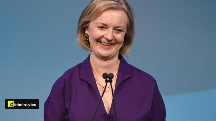 Patrici89225734's tweet photo. Could someone from the Conservatory Party tell Liz Truss no one in the entire country ever want's to see or hear from her again? https://t.co/rDMkdkIbUf