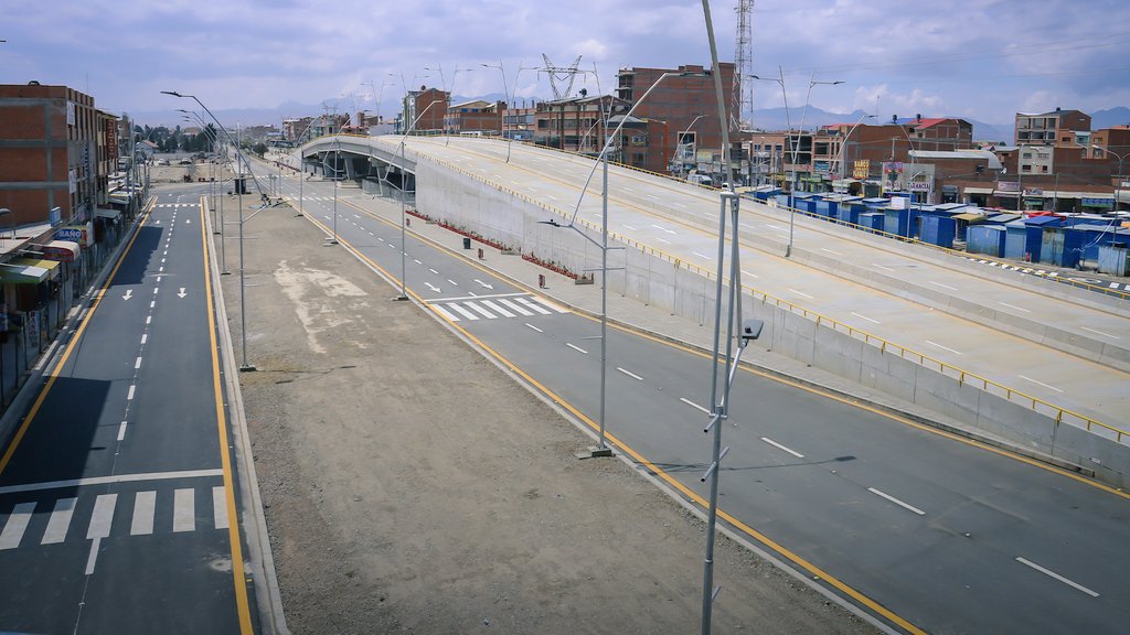 #deÚltimo | El Gobierno Autónomo Municipal de #ElAlto alista la gran inauguración de la megaobra Paso a Desnivel 'Revolución', en el Distrito 8. Este viernes, 4 de octubre, a partir de las 17.30 horas. 

"2024, año de los resultados, El Alto se renueva con obras".