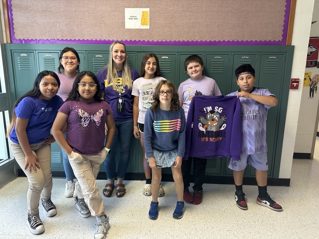 HarvardJrHigh's tweet photo. 🐝 🖤💛 Homecoming Day 3- Class Colors!! 🐝🖤💛 Sixth Graders were all decked out in PURPLE! 
🐝🖤💛 ¡¡¡Día de Regreso a Casa 3 Colores de Clase!!! 🐝🖤💛 Los alumnos de sexto se vistieron de MORADO.
 #harvardrising #jrhornetsrising #cusd50 @cusd50 @HarvardD50 #HJH https://t.co/Lqx28Y0KSI