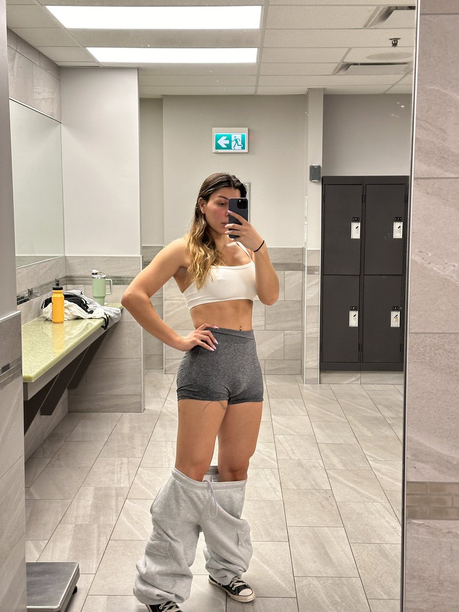 littlecibou's tweet photo. Gym girlie https://t.co/S0VU5LeBaL