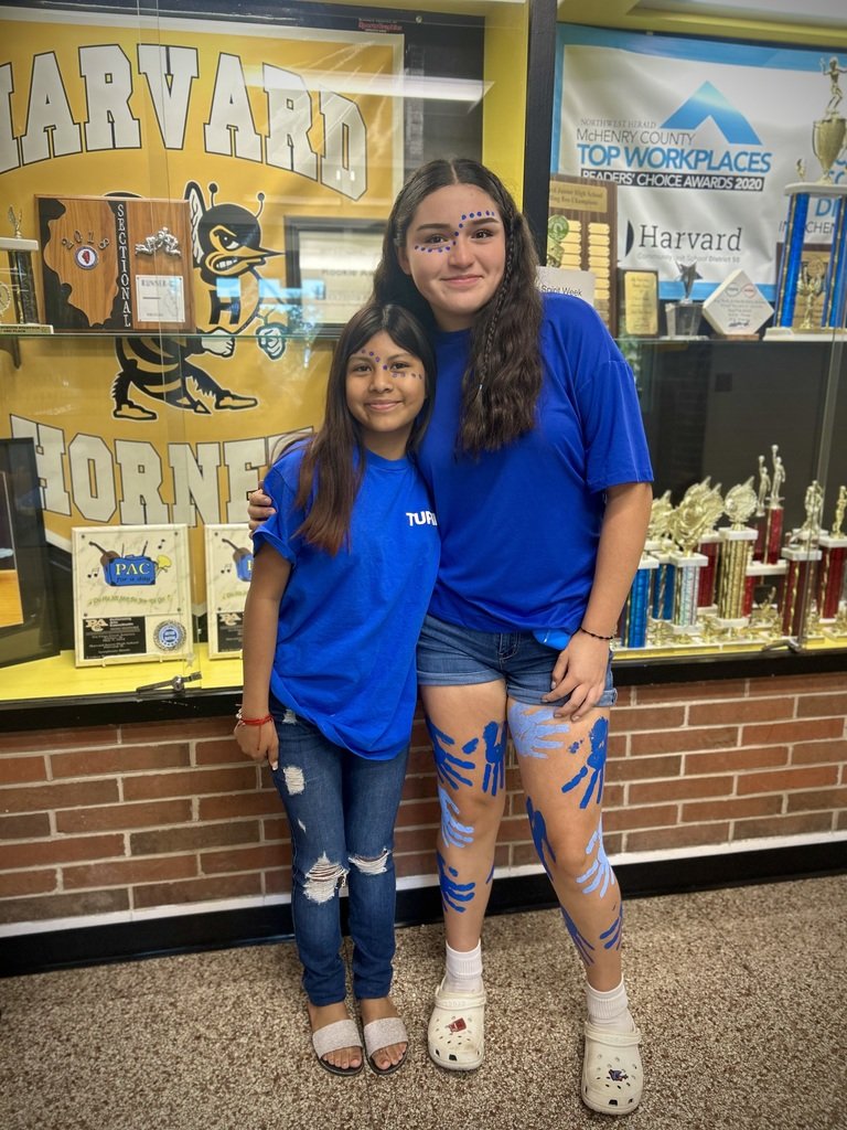 HarvardJrHigh's tweet photo. 🐝 🖤💛 Homecoming Day 3- Class Colors!! 🐝🖤💛 Seventh Graders were all decked out in BLUE! 
🐝🖤💛 ¡¡¡Día de Regreso a Casa 3 Colores de Clase!!! 🐝🖤💛 Los alumnos de septimo se vistieron de AZUL. 

#harvardrising #jrhornetsrising #cusd50 @cusd50 @HarvardD50 #HJH https://t.co/0Hic8xCzBx