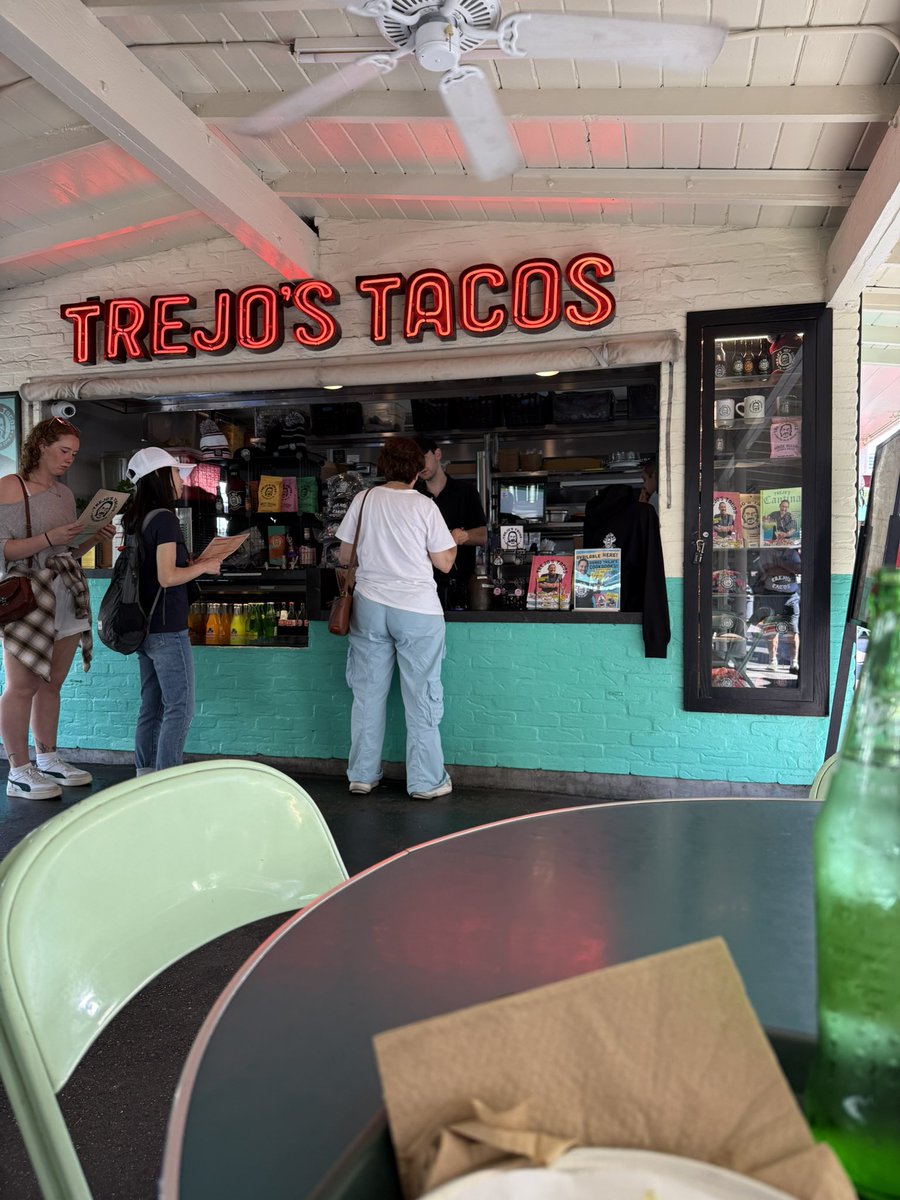 cory_munro5's tweet photo. Great tacos! But for the price they better be.  🌮 https://t.co/EiEYV0G3p2