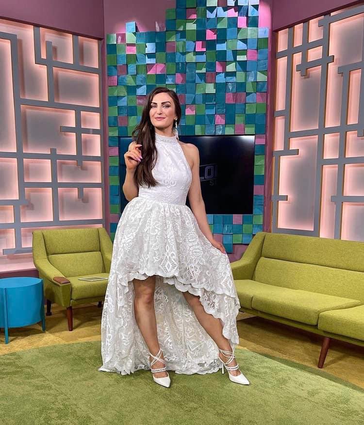 🤩 Throwback to the wonderful Fionnuala Moran (IG: @fionnualamoran) on The Six O’Clock show wearing a stunning dress The Zip Yard Blanchardstown transformed from…a pair of net curtains! 

#zipyardalterations #sustainability #weloveEVERYbody
#shoplocal
#shopinyourwardrobe