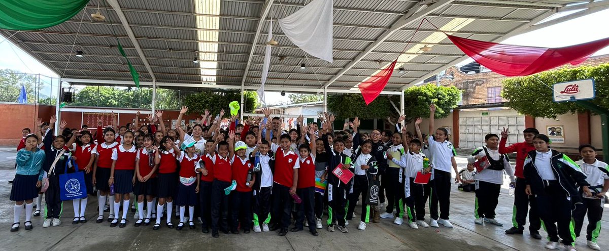 TUJPAMorelos's tweet photo. TUJPA: ¡Entre rejas y risas, tú decides tu futuro!

El #TUJPA realizó una divertida y educativa charla con los estudiantes de la Primaria "Jesús Merino Nieto" en #EmilianoZapata los jóvenes aprendieron de manera práctica cómo las decisiones que toman hoy pueden impactar su futuro https://t.co/uc1601Pjkk