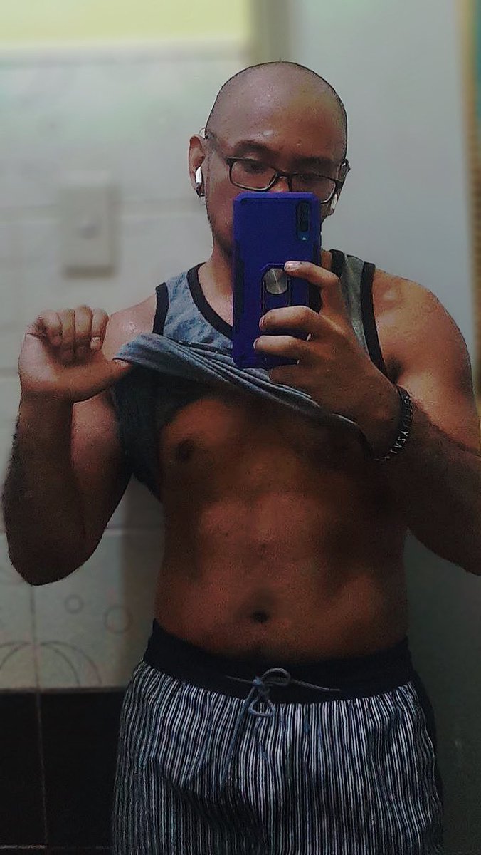 Vinmeister_07's tweet photo. Back when my abs were more defined than my future. π
#ThrowbackGains https://t.co/rNYCBkD7t8