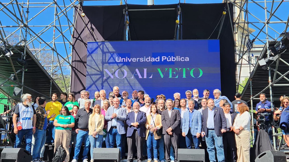 ¡Defendemos la Universidad Pública, defendemos la <a href="/UNSa_Salta/">Universidad Nacional de Salta</a>!

Junto a rectores de universidades de todo el país participé de la #MarchaFederalUniversitaria.

Solo con más educación Argentina saldrá adelante, nunca con menos. 

#NoAlVeto