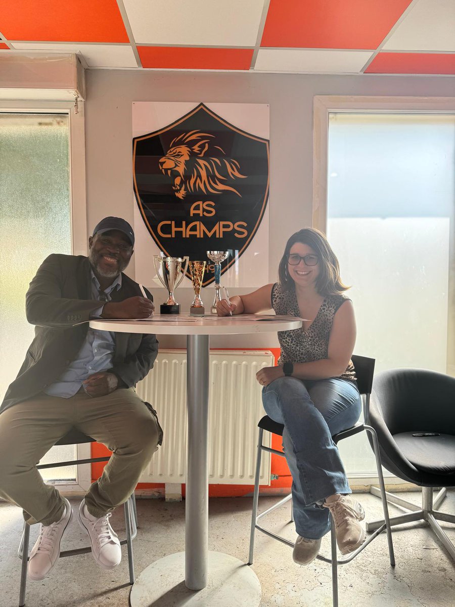 ASChampsFoot's tweet photo. Bonne nouvelle 😁

#aschampsfootball #footballamateur #champssurmarne #secrétaire #signature https://t.co/Qt5PtTmJQe