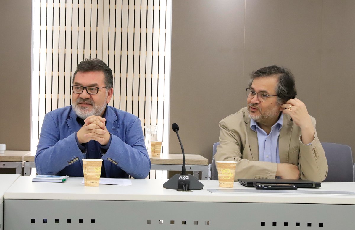 MintrabChile's tweet photo. ¡Seguimos en los #DialogosMultinivel! En esta sesión, Correos de Chile realizó sus aportes para la elaboración del proyecto de ley sobre Negociación Colectiva Multinivel. Acompaña @Min_Hacienda, @meconomia y @OITconosur. https://t.co/v8mxf4JdfJ