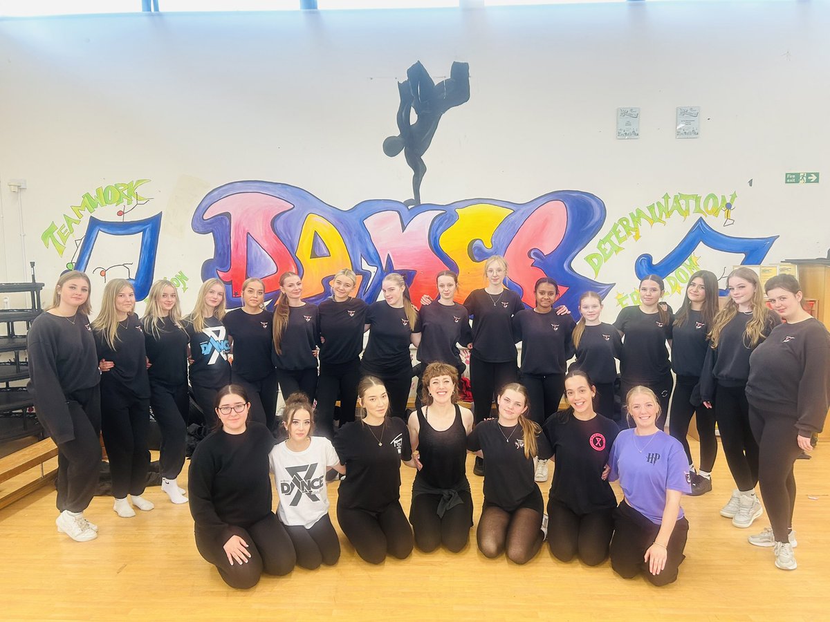 We’ve been lucky enough to keep <a href="/AChorusLineUK/">A Chorus Line</a> going in the studio today too, as Lydia joins us from the cast of last nights show! Thank you so much! 
<a href="/ProFromTheShows/">ProsFromTheShows</a> 🫶🏻