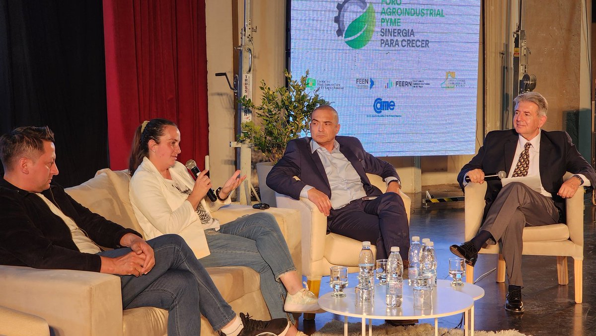 Conocé los paneles y expositores 👇🏼

A lo largo de la jornada se realizaron tres exposiciones centradas en el presente y el futuro de la agroindustria. El primer panel abordó las tendencias mundiales en la producción de agroalimentos y contó con la participación del ministro de