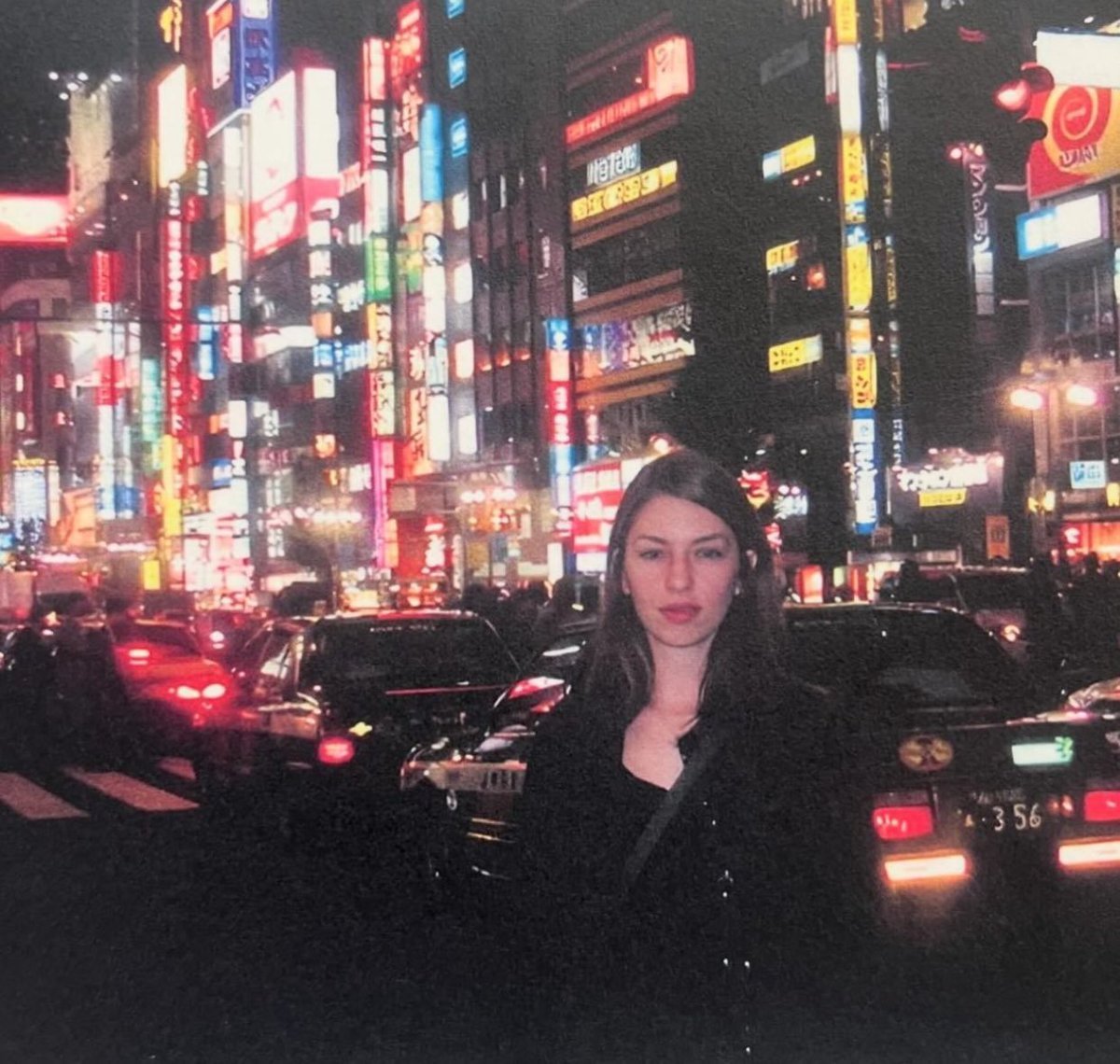 TheCinesthetic's tweet photo. sofia coppola on the set of 'lost in translation' in japan https://t.co/EzzIYDLsNA