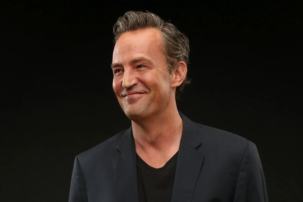 RollingStone's tweet photo. Matthew Perry's Doctor Pleads Guilty to Role in Actor’s Ketamine Overdose Death

More: https://t.co/ZOepPqStdF https://t.co/PMgjLnwDY2
